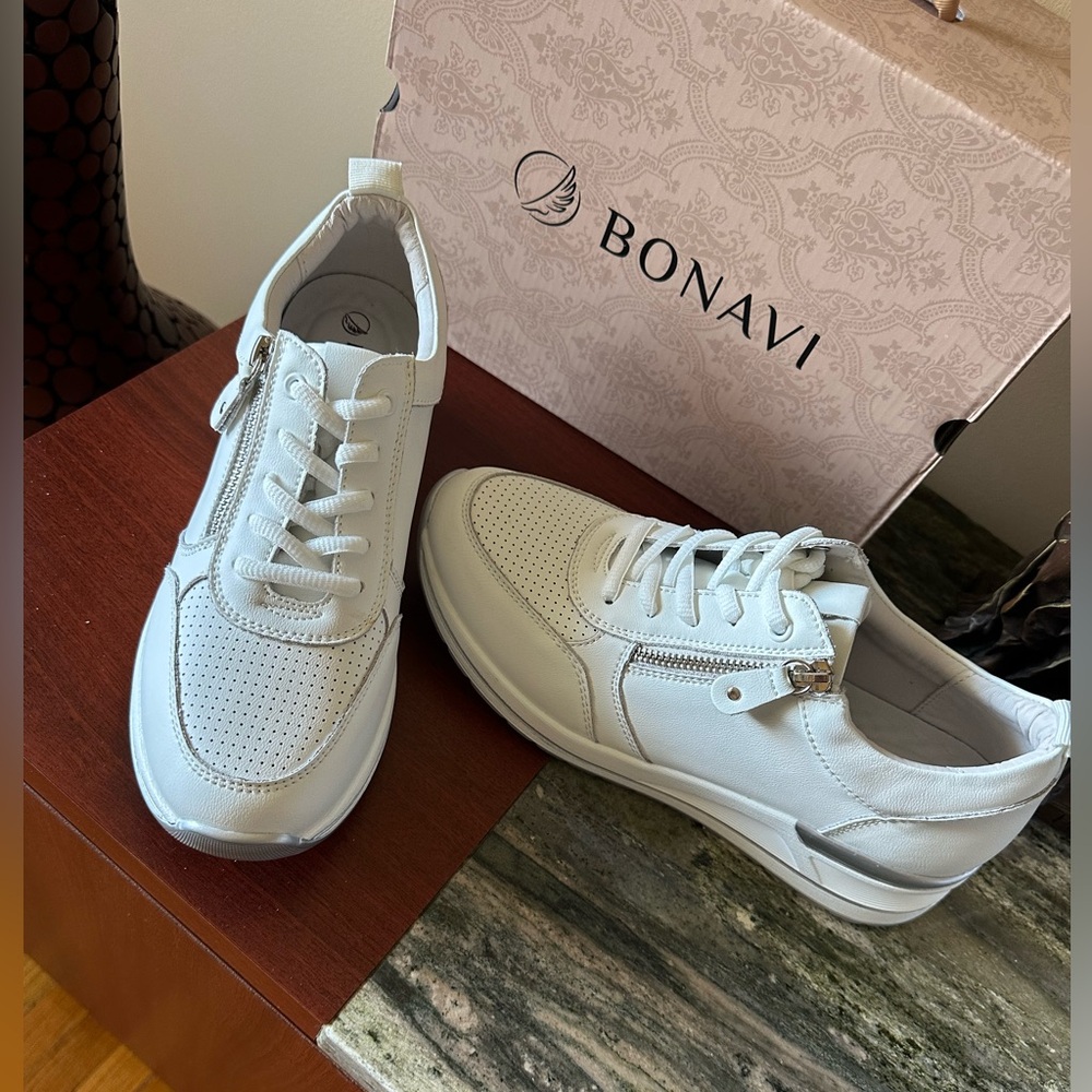 NIB BONAVI 41-KZY5 High quality leather outer, inner,insole Sneakers s 39 US 8.5